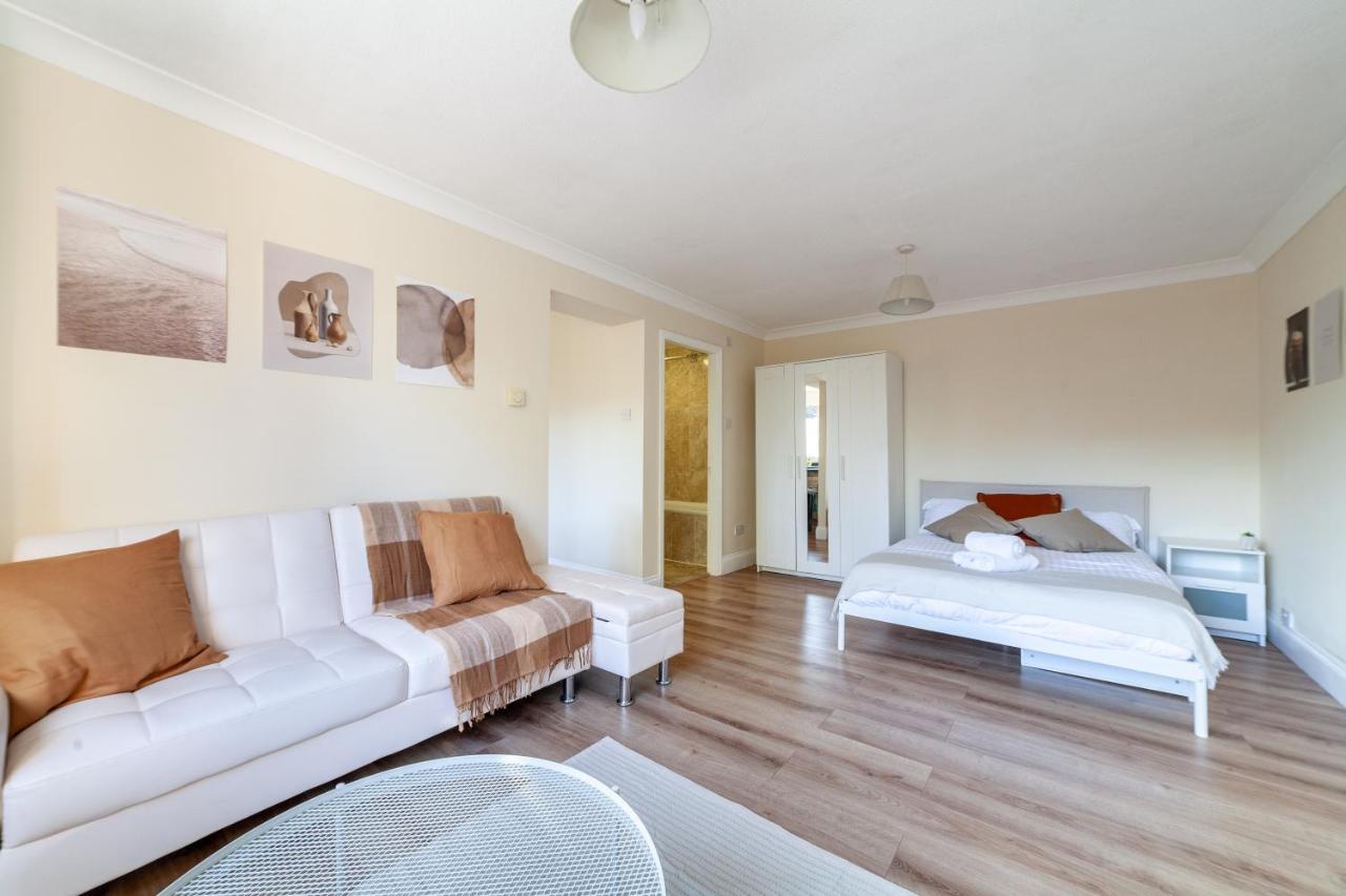 Lovely Studio Flat In Wimbledon W/ Free Parking London Exterior photo