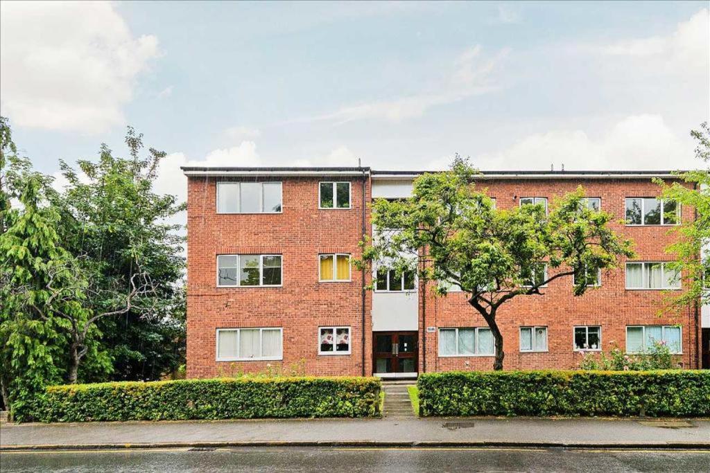 Lovely Studio Flat In Wimbledon W/ Free Parking London Exterior photo